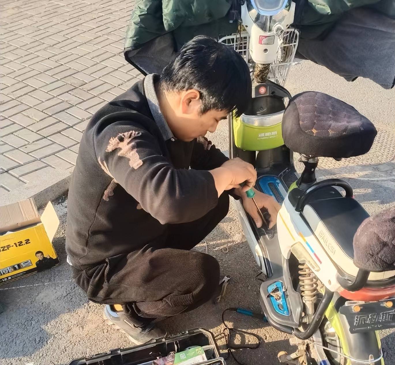 电车换个电池_电动电池换车多少钱_电动车换电池